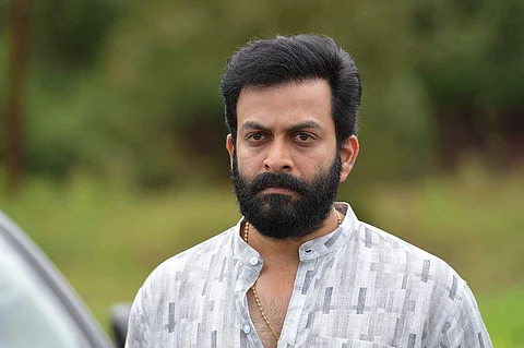 முல்லை பெரியாறு அணை குறித்து சர்ச்சை கருத்து: நடிகர் பிருத்வி ராஜின் புகைப்படத்தை எரித்து போராட்டம்