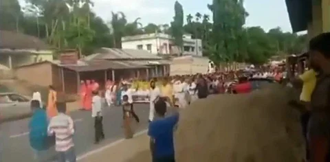 விஸ்வ இந்து பரிஷத் அமைப்பினரின் பேரணி