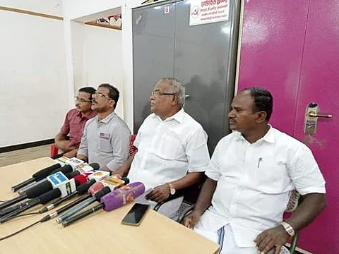 புதுக்கோட்டையில் பேட்டியளிக்கும் மார்க்சிஸ்ட் மாநிலச் செயலர் கே. பாலகிருஷ்ணன்.