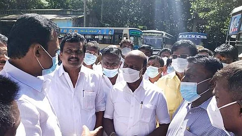 குமுளியில் பேருந்து நிலையம் அமைய இருக்கும் இடத்தை பார்வையிட்ட மக்கள் நல்வாழ்வுத்துறை அமைச்சர் மா சுப்பிரமணியன்.