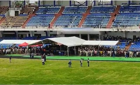 புனீத் ராஜ்குமார் உடலுக்கு கண்ணீர் அஞ்சலி செலுத்தும் ரசிகர்கள்