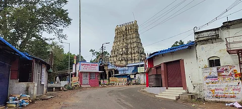 பக்தர்கள் இன்றி வெறிச்சோடிய பாபநாசம்