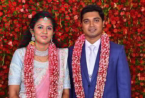 விபத்தில் உயிரிழந்த புதுமண தம்பதி மனோஷ்குமார்-கார்த்திகா.