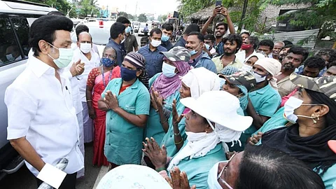 சென்னையில் தேங்கி நிற்கும் மழைநீர்; மீட்பு, நிவாரணப் பணிகளில் முதல்வர்