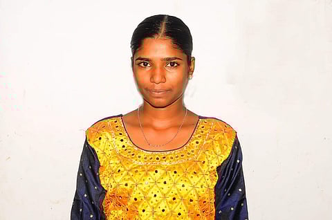 மாணவி சாதனா