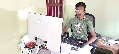 கையடக்க அளவு சிபியு-வை கண்டறிந்த திருவாரூர் மாணவர் மாதவ்.