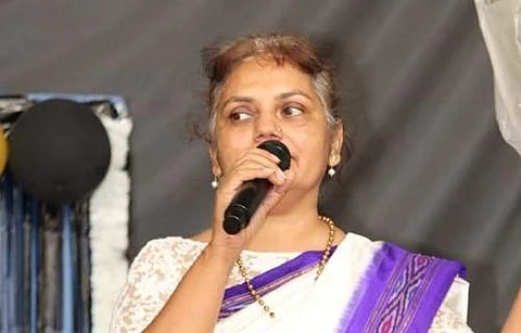 கைது செய்யப்பட்டுள்ள தலைமை ஆசிரியை மீரா ஜாக்சன்