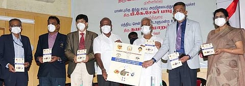 உலக சா்க்கரை நோய் தினத்தை முன்னிட்டு மருத்துவக் கல்லூரி இணைந்து நடத்திய விழாவில் சர்க்கரை நோய் குறித்த விழிப்புணர்வு கையேட்டினை வெளியிட்டு அமைச்சர் மா.சுப்பிரமணியன். பி.சேகர்பாபு.