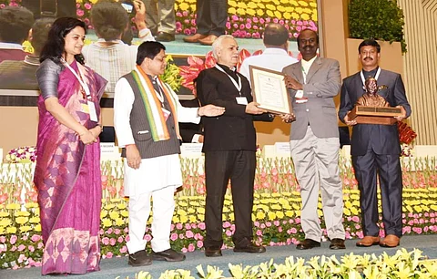 விருதினை மத்திய அரசு வீட்டுவசதி மற்றும் நகர்ப்புற வளர்ச்சித்துறை செயலாளர் துர்க்கா சங்கர் மிஸ்ரா வழங்க , முந்தைய செயல் அலுவலர் கு.குகன், தற்போதைய செயல் அலுவலர் ஜெ. பிரகாஷ் இருவரும் பெற்றுக் கொண்டனர்.