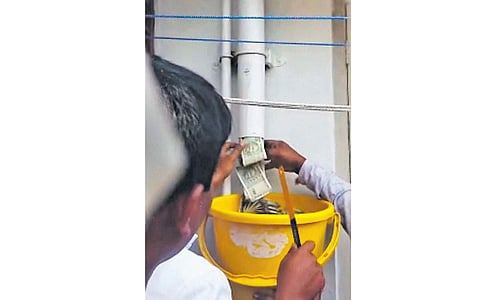 கா்நாடகத்தில் 15 அரசு அதிகாரிகளின் வீடுகளில் ஊழல் தடுப்புப்படை சோதனை: முக்கிய ஆவணங்கள் சிக்கின