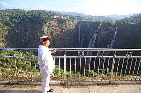 ஆளுநருக்காக திறக்கப்பட்ட லிங்கனமக்கி அணை