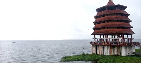 கனமழை காரணமாக செம்பரம்பாக்கம் ஏரியின் நீர் இருப்பு 21.30 அடியாக உயர்ந்துள்ளது.