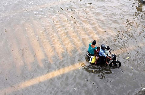 பருவமழை பாதிப்பு: உரிய நடவடிக்கை எடுக்க தலைவா்கள் வலியுறுத்தல்