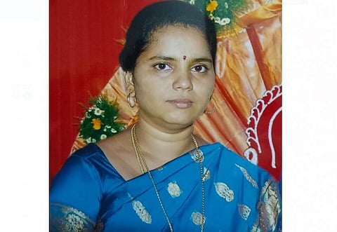 ராஜபாளையத்தில் பட்டப்பகலில் பெண் கழுத்தறுத்து படுகொலை