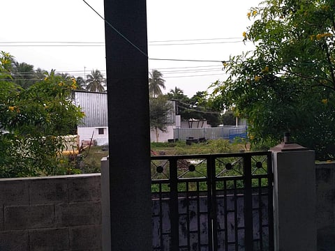 மேகமூட்டத்துடன் காணப்படும் வெள்ளக்கோவில் பகுதி