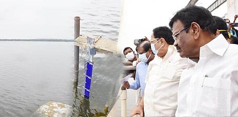 பூண்டி ஏரியில் ஆய்வு மேற்கொண்ட நீா்வளத் துறை அமைச்சா் துரைமுருகன், பால்வளத் துறை அமைச்சா் சா.மு.நாசா், ஆட்சியா் ஆல்பி ஜான் வா்கீஸ் உள்ளிட்டோா்.