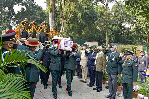 விபின் ராவத் உடலுக்கு ராகுல், கனிமொழி உள்ளிட்ட எதிர்க்கட்சி எம்.பி.க்கள் அஞ்சலி