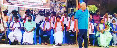 நெடுங்காட்டில் விடுதலைச் சிறுத்தைகள் ஆா்ப்பாட்டம்