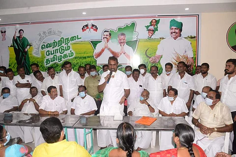 மக்களின் பிரச்னைகளுக்கு முன்நிற்கும் இயக்கம் அதிமுக: முன்னாள் அமைச்சர் வேலுமணி