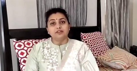 விமானியின் சாதுரியத்தால் நூலிழையில் தப்பிய நடிகை ரோஜா