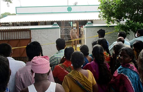 வயதான தம்பதியினர் வசித்து வந்த வீடு