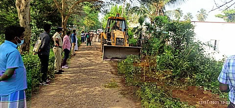 நீா்நிலை ஆக்கிரமிப்புகள் அகற்றம்