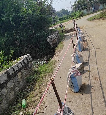 அபாயகரமான கிணறு: வாகன ஓட்டிகள் அச்சம்