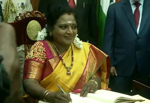 சையது மோடி சா்வதேச பாட்மின்டன்: சாம்பியன் பட்டம் வென்ற பி.வி.சிந்துவுக்கு தமிழிசை வாழ்த்து