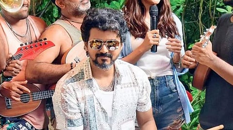 14 மணி நேரத்தில் பீஸ்ட் பட டப்பிங் பணிகளை முடித்த விஜய் - காரணம் என்ன?