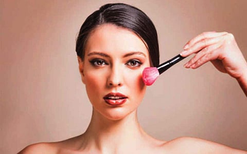 எளிதில் மேக்கப் செய்ய சில டிப்ஸ்...