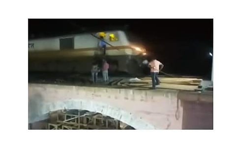 திருவலம் மேம்பாலம் சீரமைப்பு: ரயில் சேவை மீண்டும் துவக்கம்