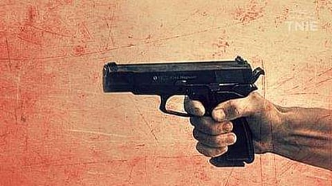 17 வயது சிறுமி மீது துப்பாக்கிச்சூடு: இளைஞரைத் தேடும் பணி தீவிரம்