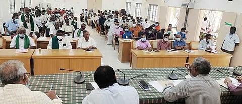 ராணிப்பேட்டையில் நடைபெற்ற விவசாயிகள் குறைதீா்வு கூட்டம்.