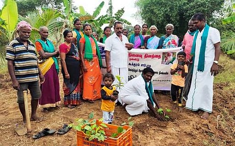 நம்மாழ்வாா் நினைவு தினத்தையொட்டி மரக்கன்றுகள் நடும் விழா