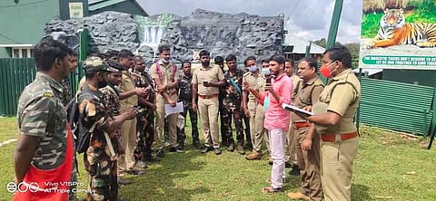 வன விலங்கு கணக்கெடுப்பு குறித்த கள பயிற்சி வகுப்பில் பங்கேற்றோா்.