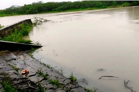 சாத்தூா் பகுதியில் 10 ஆண்டுகளுக்குப் பிறகு நிரம்பிய ராமலிங்காபுரம் கண்மாய்.