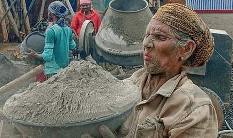 சிமென்ட் மூட்டை விலை ரூ.400-ஐ தொடும்: கிரிசில் கணிப்பு