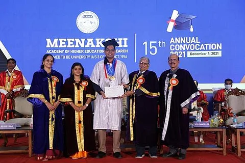 மீனாட்சி உயர்கல்வி மற்றும் ஆராய்ச்சி அகாதெமியின் 15-வது ஆண்டு பட்டமளிப்பு விழா