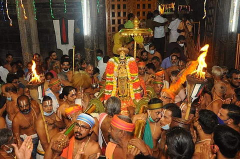 ரத்தன பாண்டியன் கொண்டை அலங்காரத்தில் நம்பெருமாள்