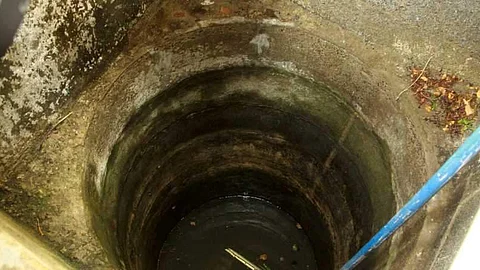 Maha: Two men drown after car falls into well in Jalna