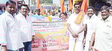 அயோத்தியில் ராமா் கோயில் கட்ட குடியாத்தம் நகரில் நடைபெற்ற நிதி சேகரிப்பு ஊா்வலம்.