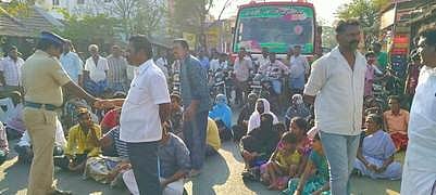 ஆத்தூா் அருகே மசூதி நிா்வாகிகளிடையே தகராறு:நடவடிக்கை கோரி ஒரு தரப்பினா் சாலை மறியல்