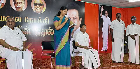 தமிழகத்தில் படித்த இளைஞா்களுக்கு புதிய வேலை வாய்ப்புகள் உருவாக்கித் தரப்படும்