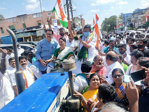 வேளாண் சட்டங்களை திரும்பப்பெற வலியுறுத்தி தமிழ்நாடு மகளிர் காங்கிரஸ் ஆர்ப்பாட்டம்