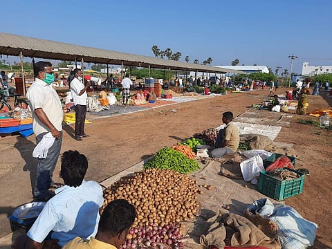 காரைக்காலில் 10 மாதங்களுக்குப் பின் வாரச் சந்தை திறப்பு