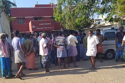 சின்னமனூரில் காவல் நிலையத்தை முற்றுகையிட்ட பொதுமக்கள்