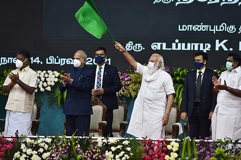 நலத்திட்டங்களைத் தொடக்கி வைக்கும் பிரதமர் நரேந்திர மோடி