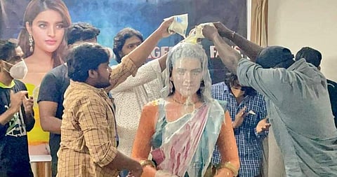 படம் - twitter.com/TeamNidhhi