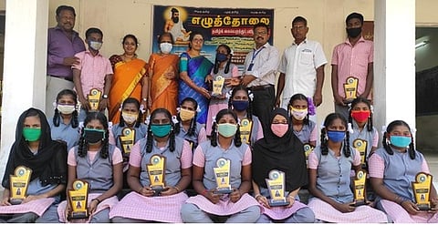 அடியக்கமங்கலம் பள்ளியில் நடைபெற்ற தாய்மொழி தின நிகழ்ச்சியில் பங்கேற்றோா்.