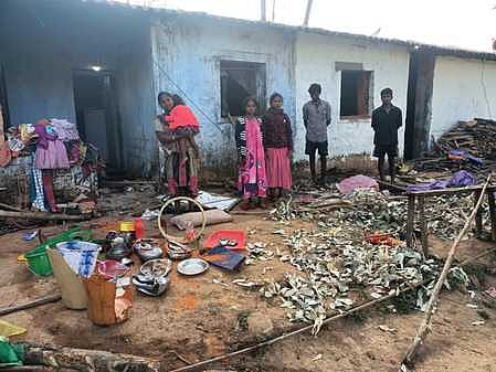 யானைகளால் சேதப்படுத்தப்பட்ட குடியிருப்புகள் மற்றும் பொருள்கள்.